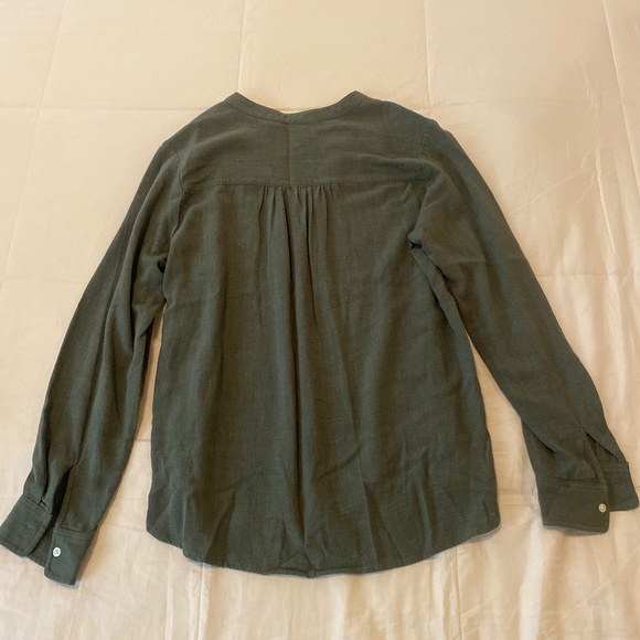 GAP faded wash green flowy V-neck top - Picture 4 of 4